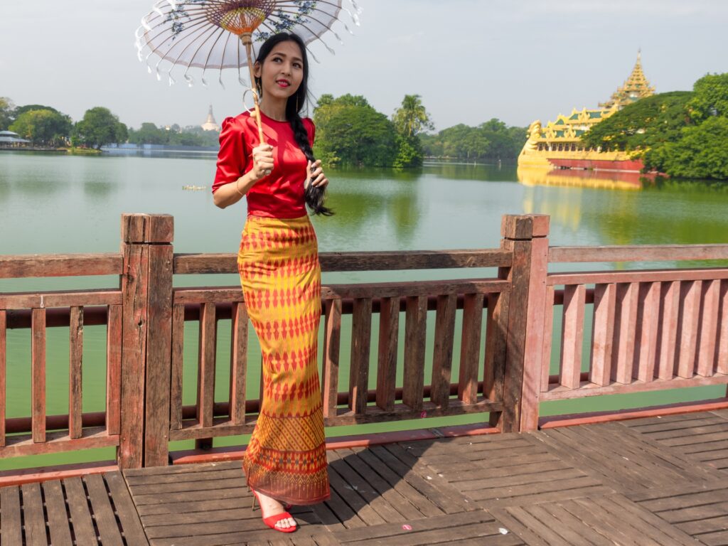 ミャンマー,民族衣装
