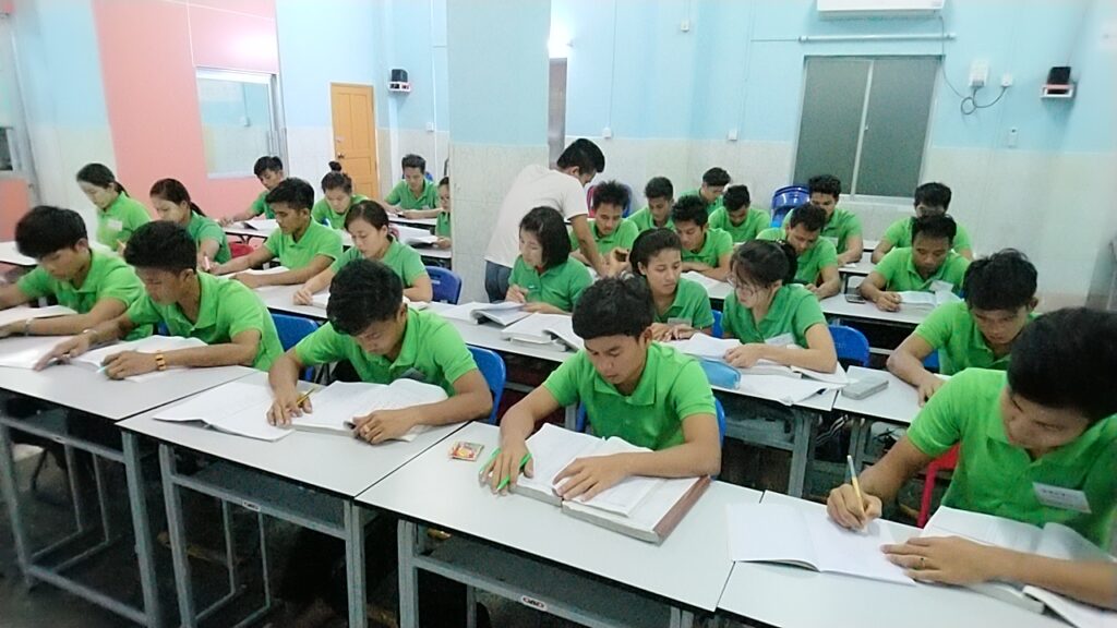 ミャンマー JAC 日本高度技能人材専門学校の教育風景